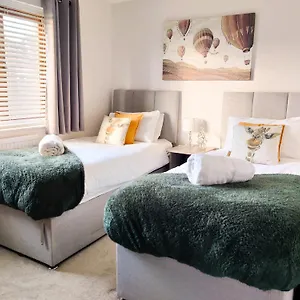 Holiday home 2br-dean House-kitchen-dog Friendly-parking-fast Wifi