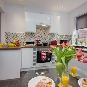 Holiday home Wheatley House